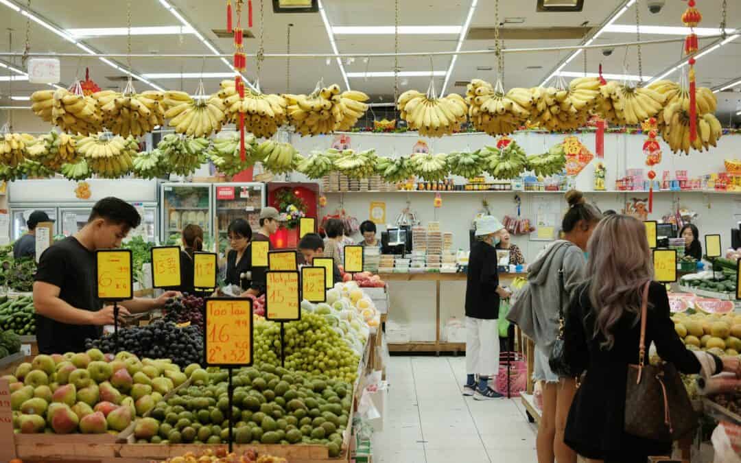 Zlevnilo skoro vše. A prodloužil se nám život. Co říkají data o Česku po revoluci?