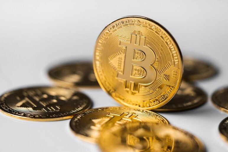 Simon Peters, eToro: Trh s bitcoinem nadále roste a dynamika sílí