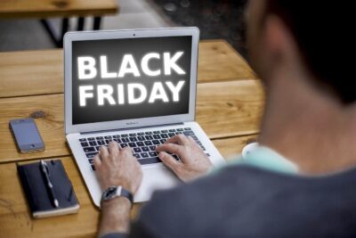 Na Black Friday byl obrat e-shopů nižší než loni, překonal však rok 2019