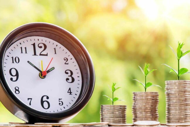 Investiční gramotnost se zlepšuje hlavně u mladších. Češi si v investování ale příliš nevěří.
