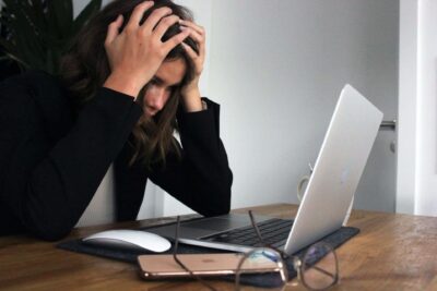 9 z&nbsp;10 malých a&nbsp;středních firem zvažuje změnu banky. Přejít chtějí k&nbsp;neobankám nebo FinTechům