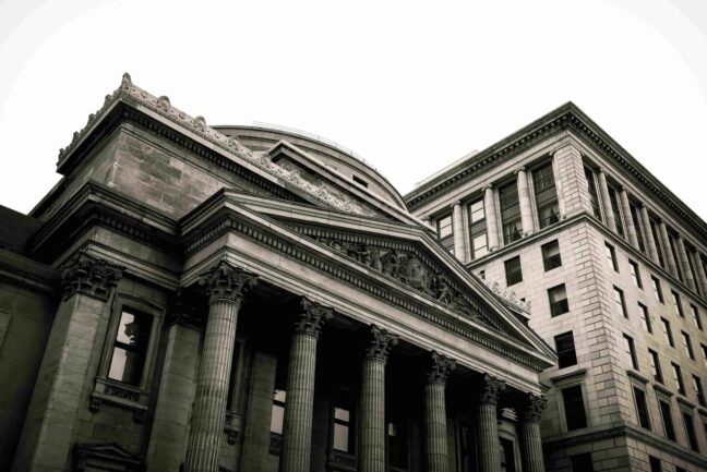 Big Tech jako strašák pro banky. Téměř polovina bank chce jako reakci koupit FinTech