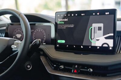 Mastercard spolu se Škodou Auto umožní zaplatit za palivo přímo ze sedadla řidiče