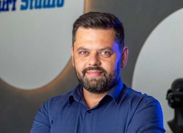 Software banky, který se díky AI sám “uzdravuje”. KBC Global Services staví důvěru klientů na moderních systémech