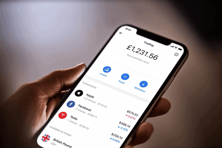 Revolut je zpět v červených číslech. Může za to propad kryptoměn